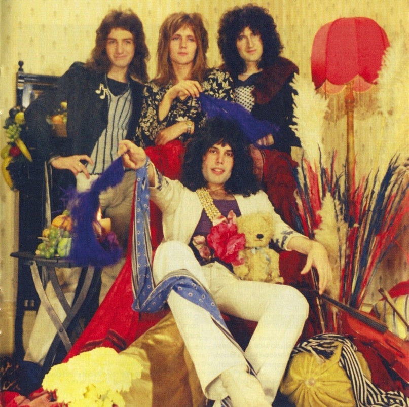queen in freddie's flat 2